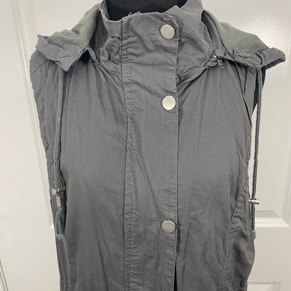 Snobbish Collection Gray Hooded Women's Vest Size Medium CB-20 - Picture 4 of 11